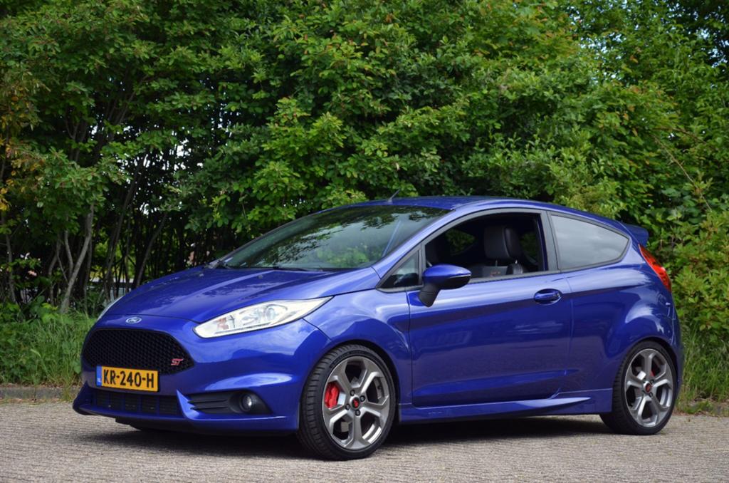 Ford Fiësta 1.6 ST Ecoboost 2014 Blauw nieuwe APK[ bilstein, Auto's, Ford, Voorwielaandrijving, 1596 cc, 1063 kg, 4 cilinders