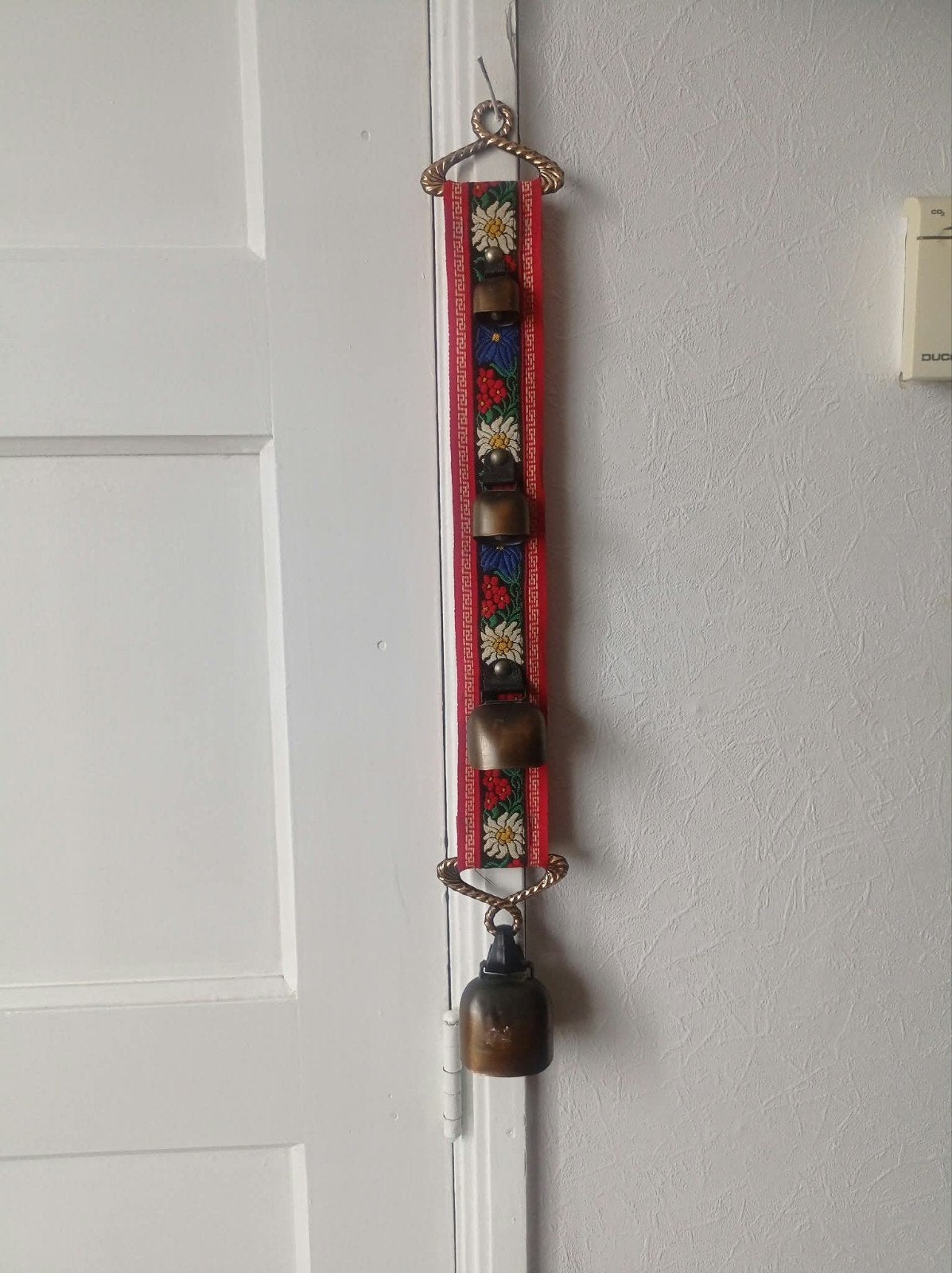 Vintage Alpen decoratieve wandhanger met koeienbellen, Ophalen of Verzenden