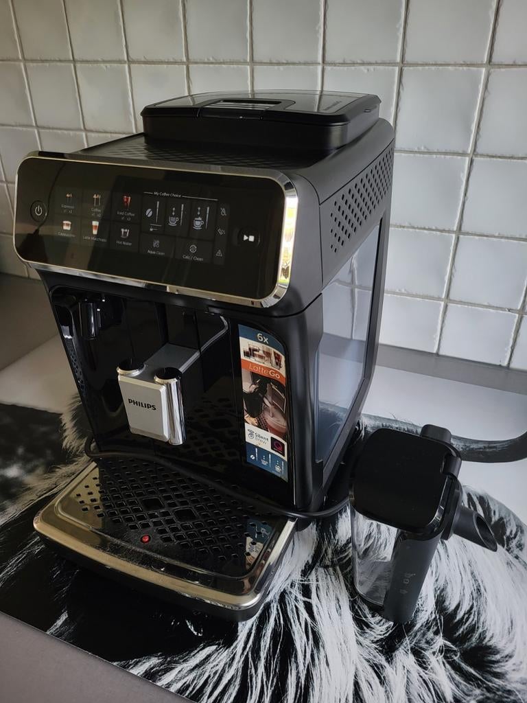 Philips Volautomatische Espressomachine EP3341/50 LatteGo, Witgoed en Apparatuur, Koffiezetapparaten, Ophalen, Espresso apparaat