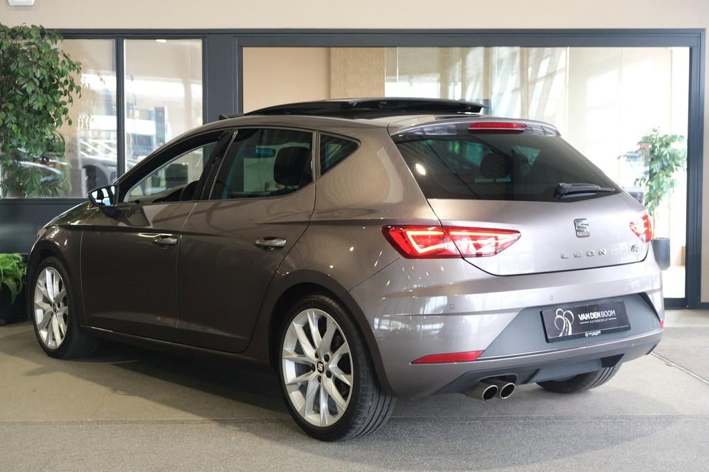 Seat Leon 1.4 EcoTSI FR DSG 150PK Pano Navi Led Cruise Pdc D, Gebruikt, Zwart, 4 cilinders, 150 pk