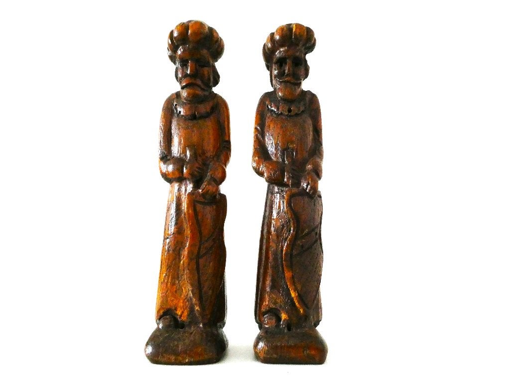 2 Houtgesneden beeld man ridder kastornamenten ornament, Houtsnijwerk, Ophalen of Verzenden, Handgemaakt, 20 - 50 cm