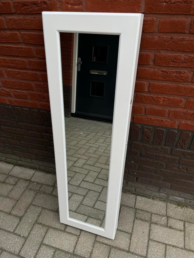 Moet weg! Witte spiegel met sieradenopbergruimte, Huis en Inrichting, Woonaccessoires | Spiegels, Ophalen, Minder dan 50 cm, Zo goed als nieuw
