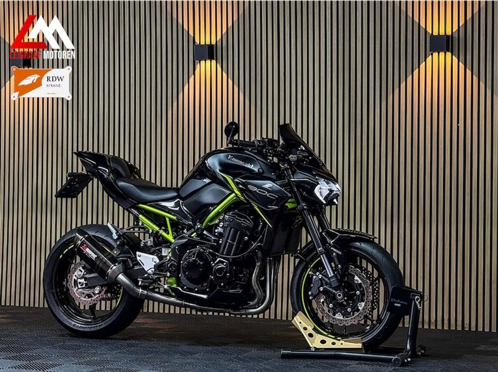 KAWASAKI Z900 PERFORMANCE - Volledige Akrapovic - TFT Scherm, 4 cilinders, 948 cc, Bedrijf, Onbekend