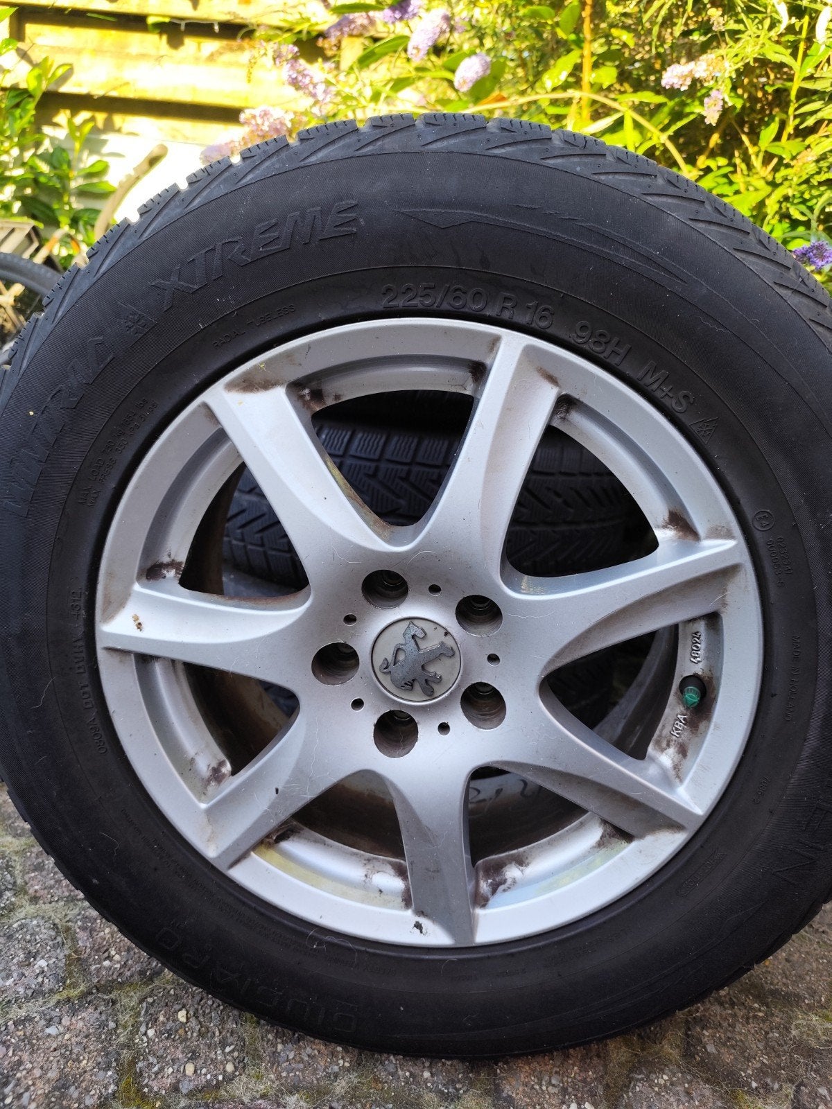 Peugeot Winterbanden met velgen 225/60 R16 98H M+S, Auto-onderdelen, Banden en Velgen, Ophalen, Gebruikt, 16 inch, Banden en Velgen