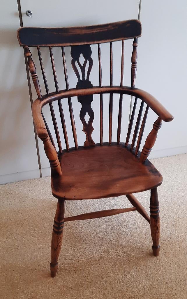 Windsor Antique Comb back armchair., Antiek en Kunst, Antiek | Meubels | Stoelen en Banken, Ophalen