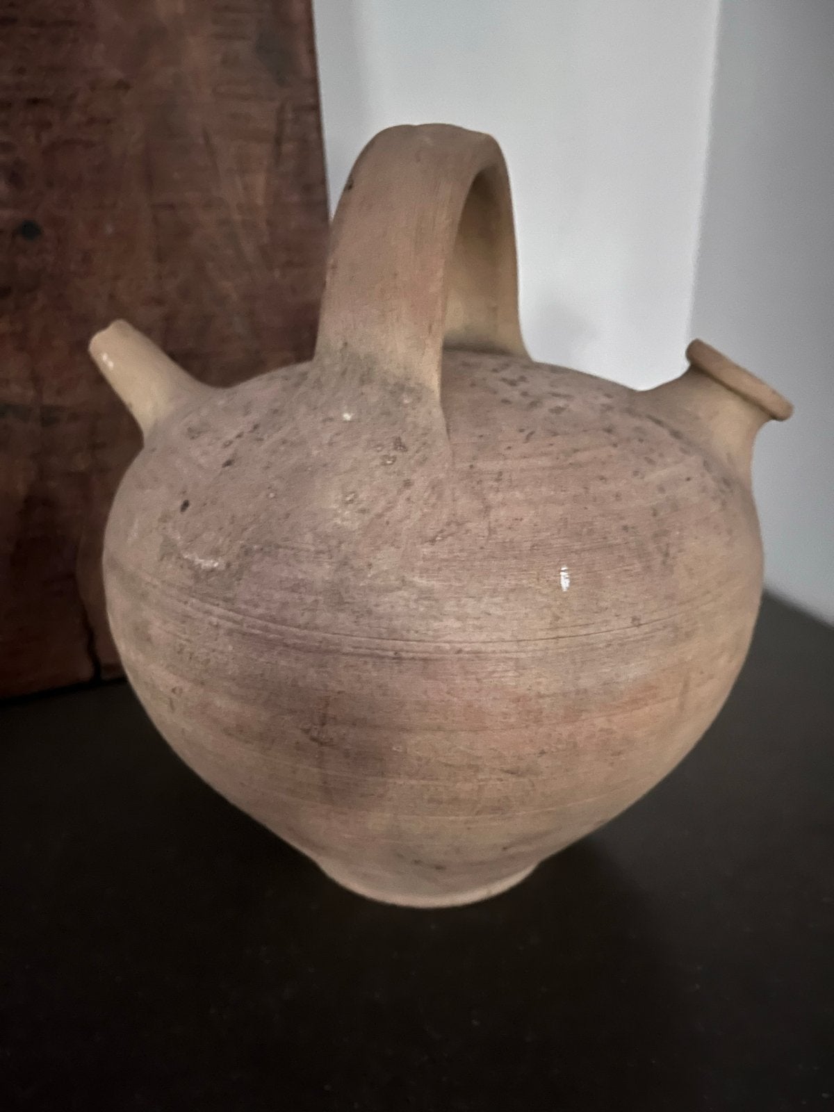 Antieke terracotta kan met twee tuiten, Ophalen of Verzenden