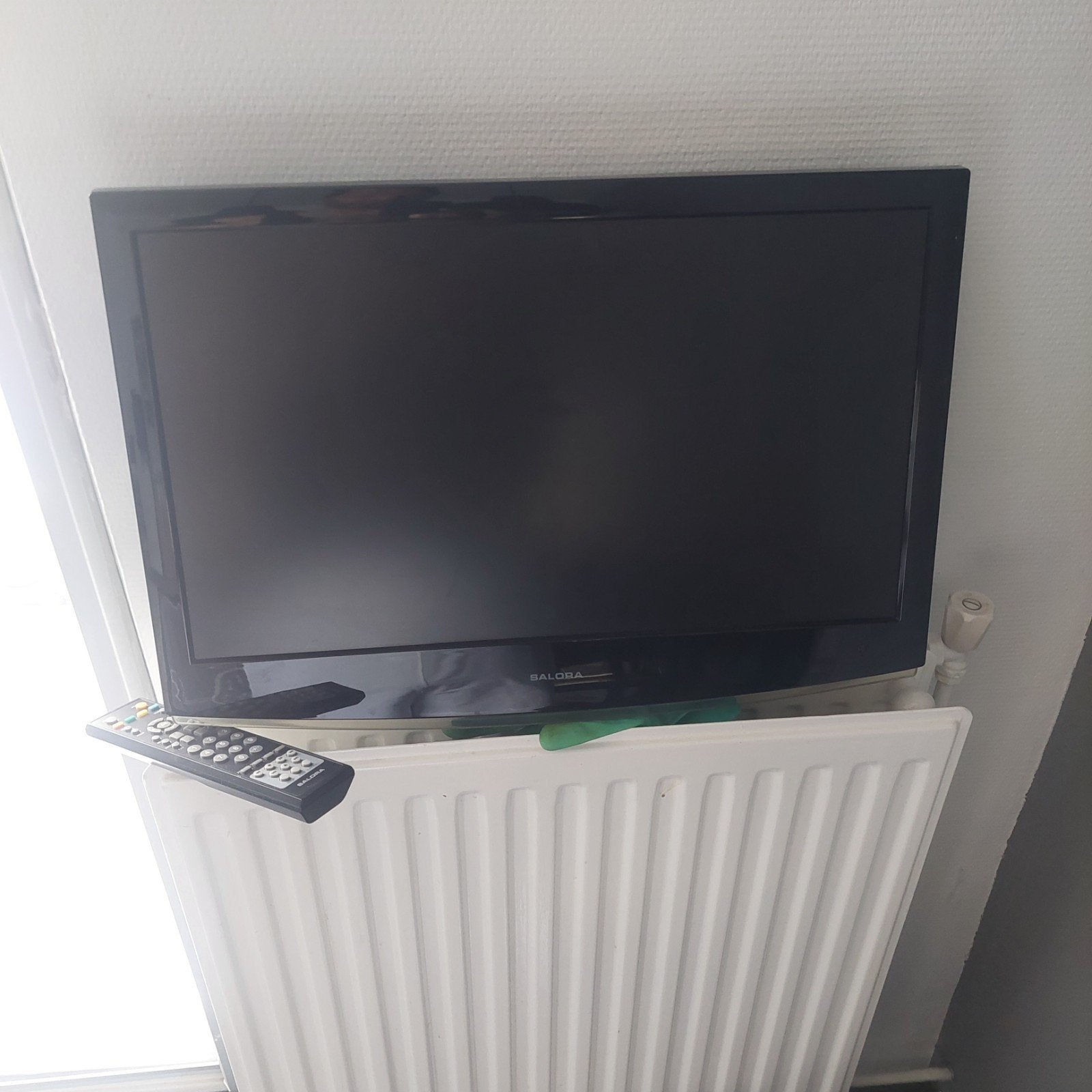 Salora tv- scherm met dvd functie, Alle leeftijden, Ophalen, Gebruikt