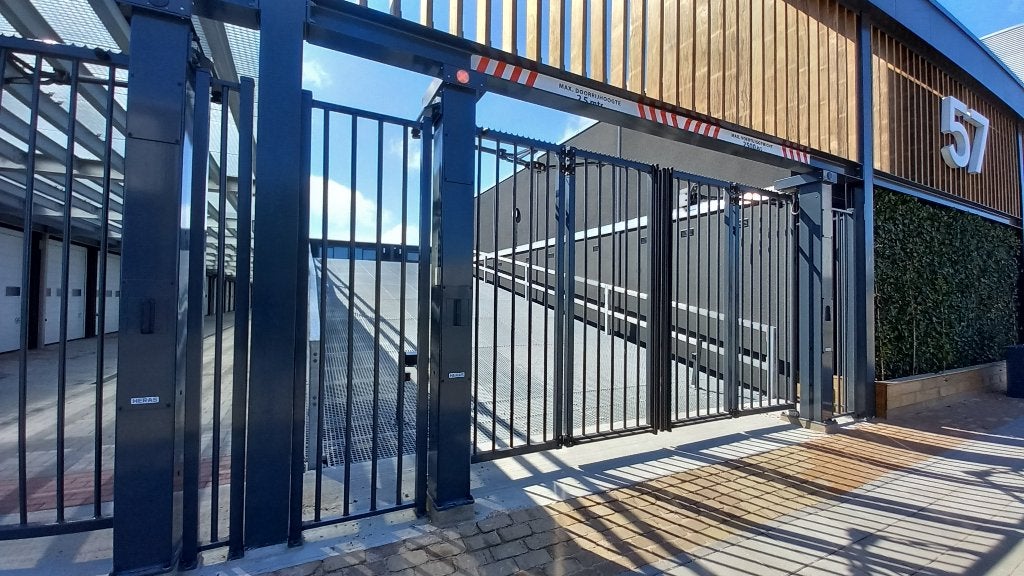 Garagebox de Luxe 18 m2 All/in huur Haarlem omg Amsterdam, Auto diversen, Autostallingen en Garages