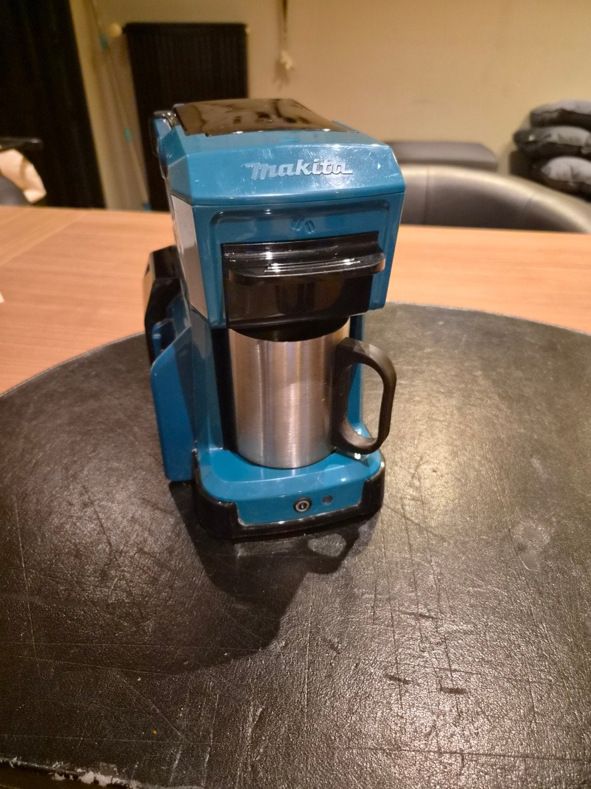Makita Koffiezetapparaat DCM501Z - Draagbaar en Robuust, Witgoed en Apparatuur, Koffiezetapparaten, Afneembaar waterreservoir