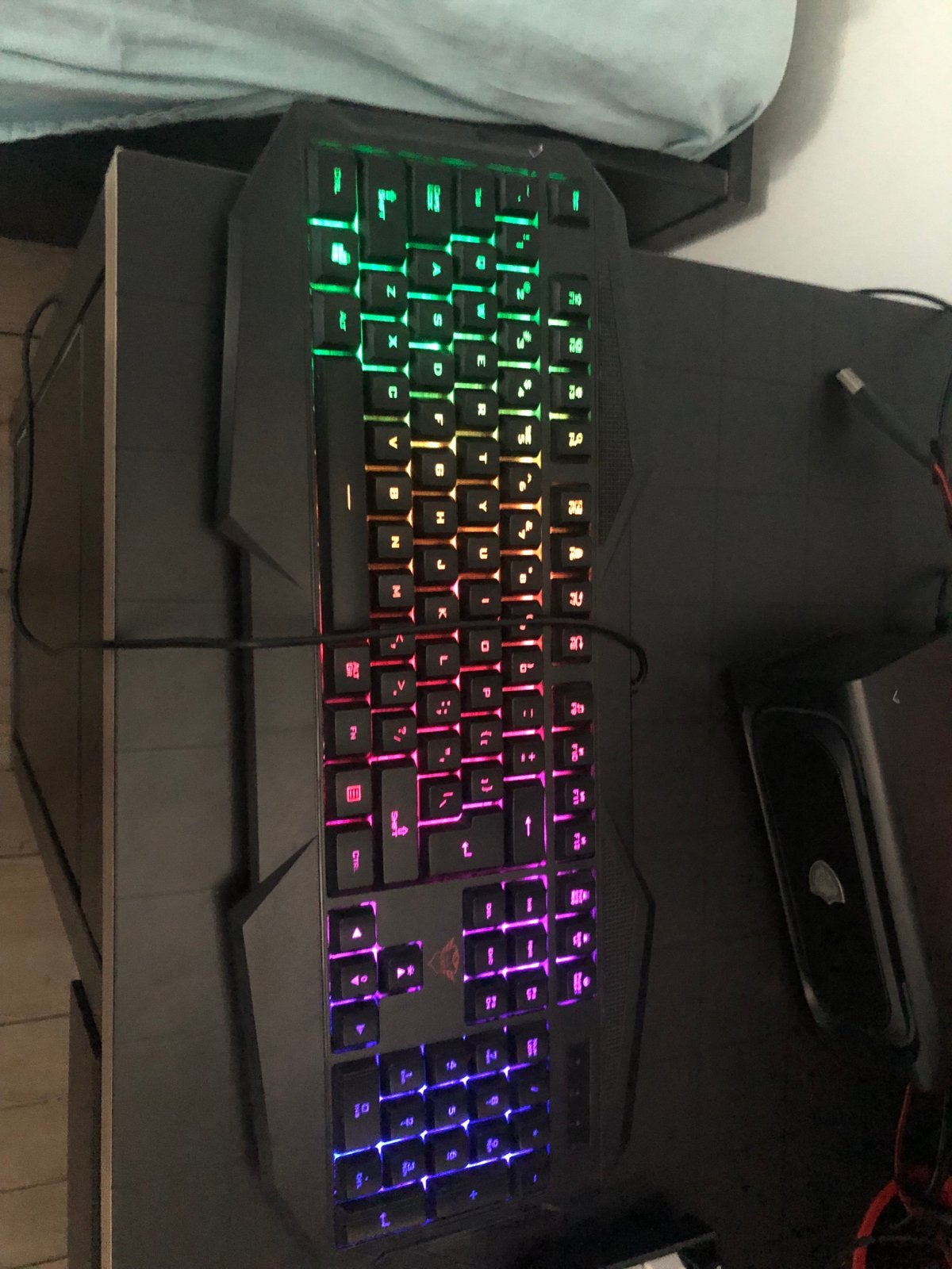 Trust GXT 830-RW Avonn Gaming Toetsenbord RGB, Computers en Software, Ophalen, Gaming toetsenbord, Zo goed als nieuw, Qwerty