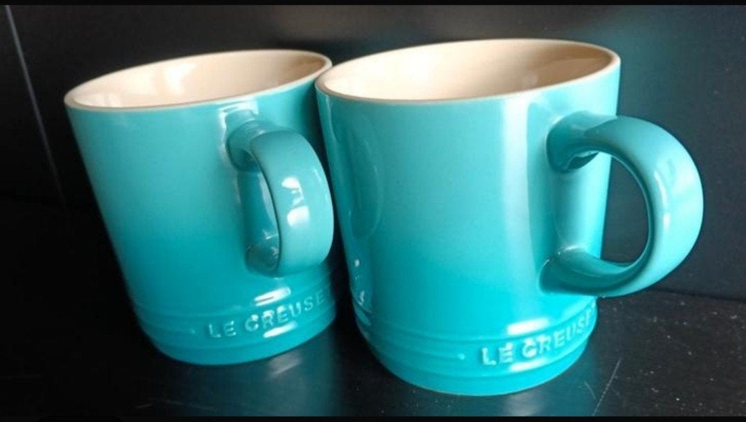 2 grote mokken Le Creuset 0,35l Carribean Blue, Ophalen of Verzenden, Zo goed als nieuw, Overige stijlen, Kop(pen) en/of Schotel(s)