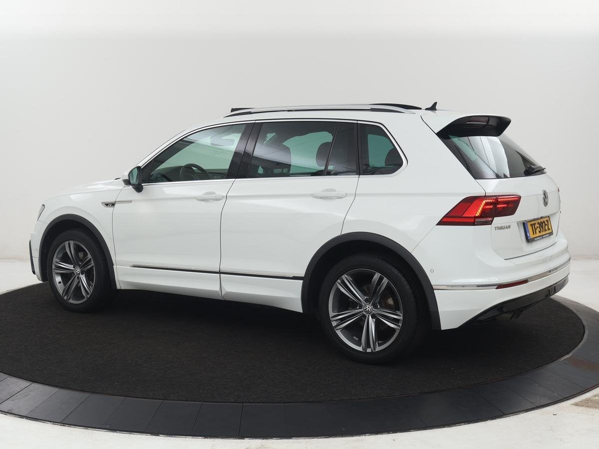 Volkswagen Tiguan 1.4 TSI 150PK Aut. 4Motion Highline Busine, Auto's, Automaat, Gebruikt, 4 cilinders, Wit