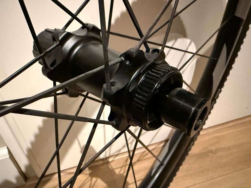 CSC carbon wheelset w/ Pirelli Cinturato RH gravel tires, Fietsen en Brommers, Fietsonderdelen, Zo goed als nieuw, Gravelbike