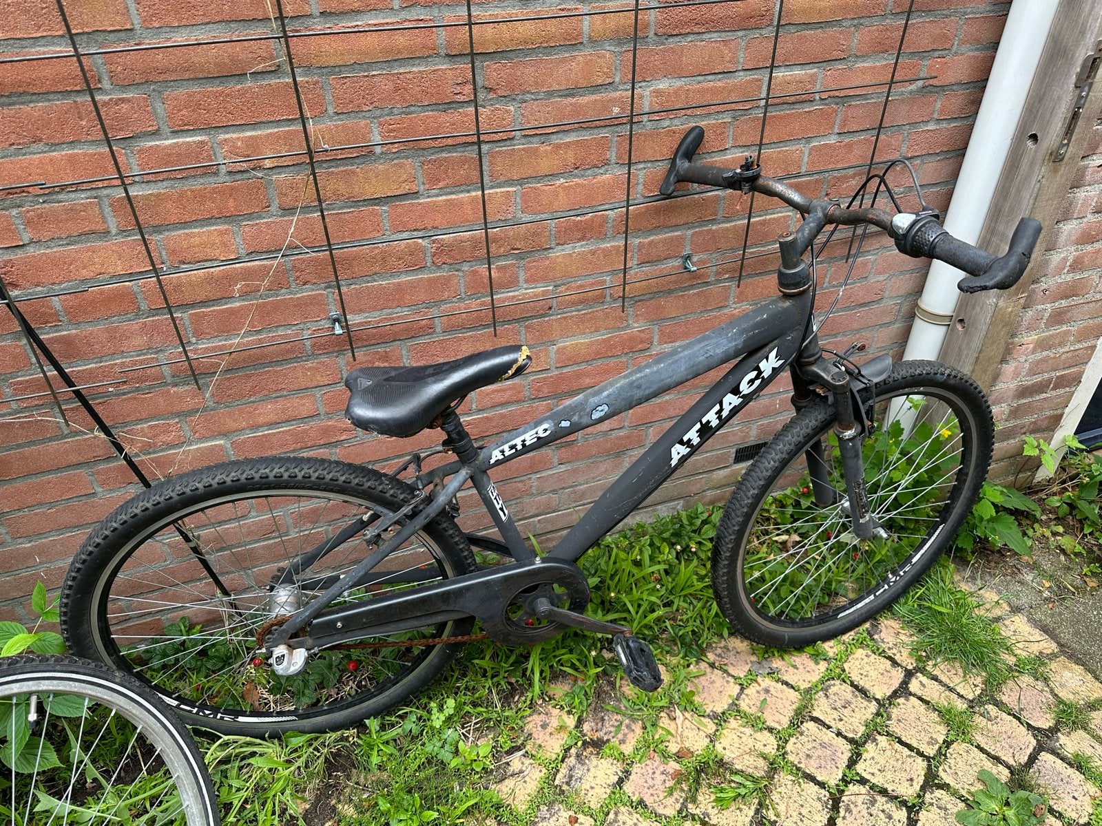 GRATIS- Altec Attack Mountainbike - Gebruikt, Gebruikt, 26 inch, Velgrem, 15 tot 20 versnellingen