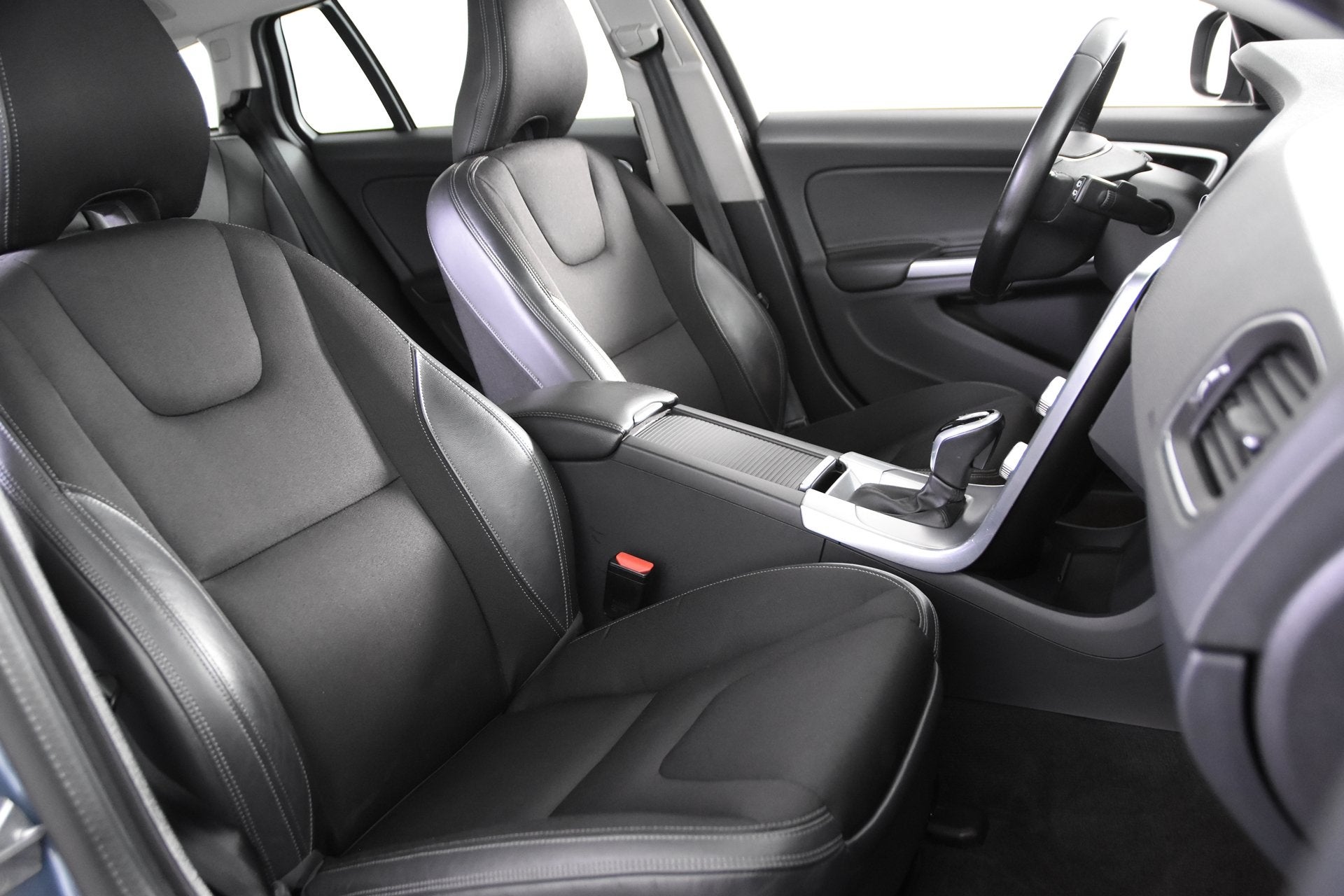 Volvo V60 1.5 T3 Polar+ *Leer*Navigatie*Schuifdak*Stoelverwa, 4 cilinders, Automatische klimaatregeling, Blauw, Leder en Stof