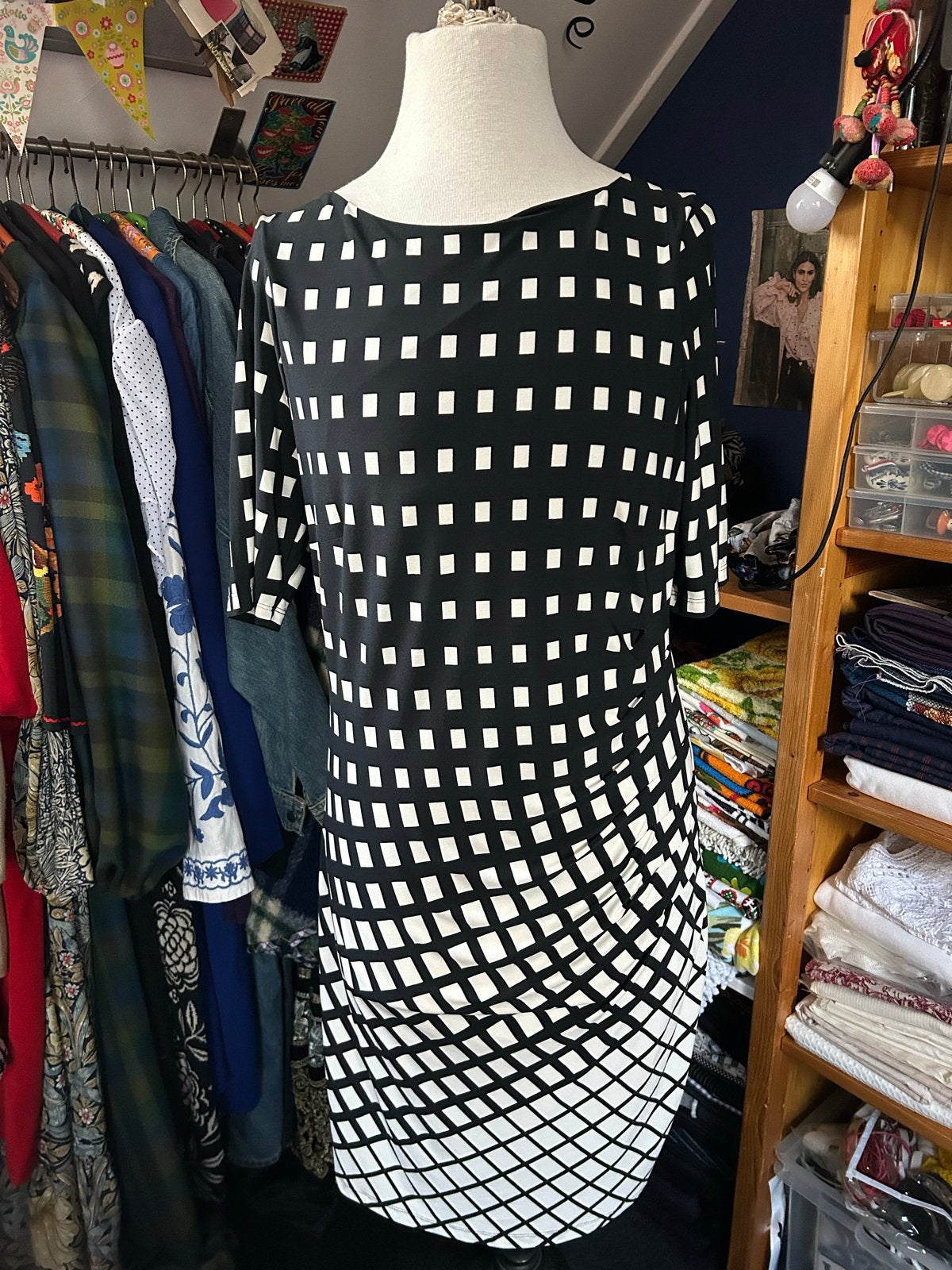 Zwart-wit grafische jurk met korte mouwen, Kleding | Dames, Ophalen of Verzenden, Zo goed als nieuw, Maat 38/40 (M), Zwart
