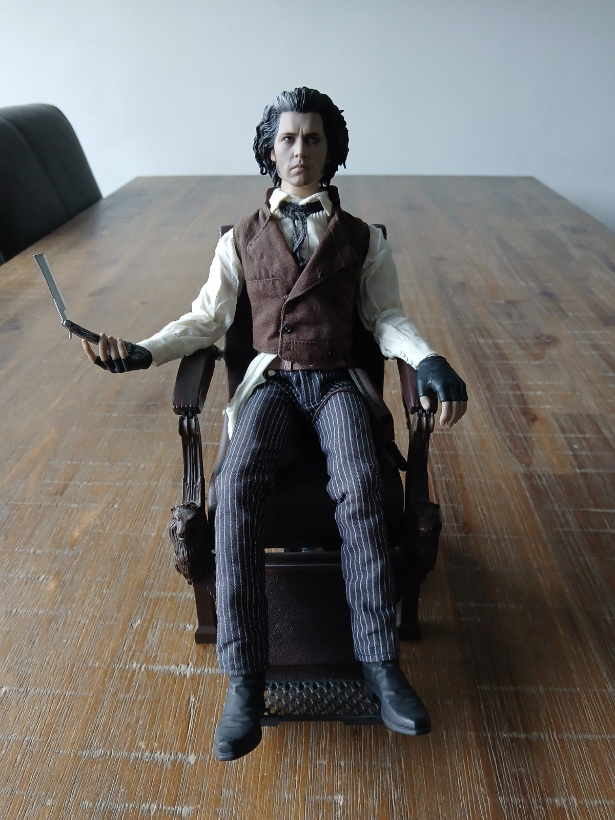 Hot Toys Sweeny Todd Figure, Ophalen of Verzenden, Zo goed als nieuw, Film, Actiefiguur of Pop