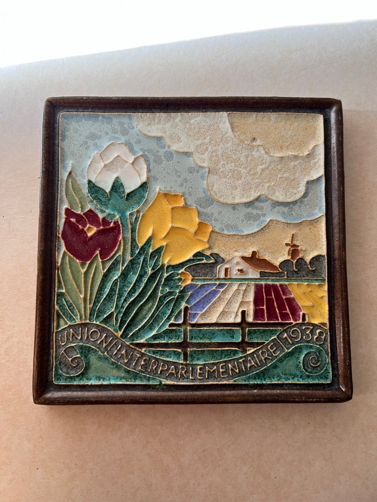 Porceleyne Fles tegel: Union interparlementaire 1938, Antiek en Kunst, Antiek | Wandborden en Tegels, Ophalen of Verzenden
