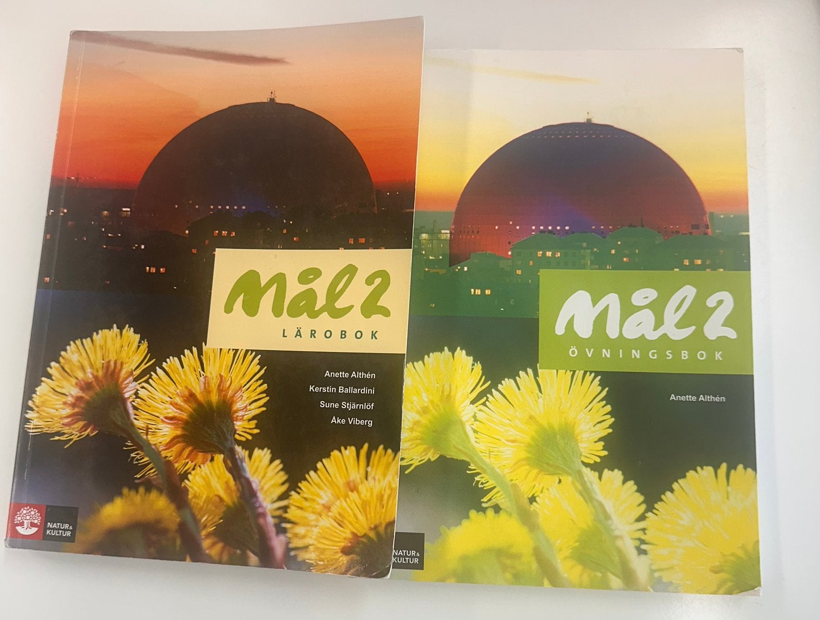 Leerboek en oefenboek Zweeds Mål 2, Boeken, Ophalen of Verzenden, Zo goed als nieuw