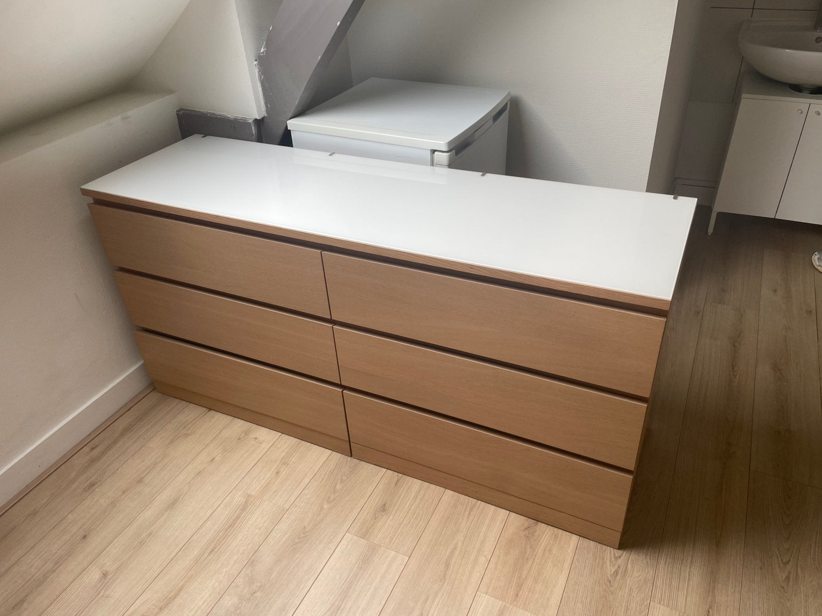 IKEA MALM ladekast, 6 lades, eiken met wit glazen blad, 5 laden of meer, 150 tot 200 cm, Ophalen of Verzenden, Zo goed als nieuw