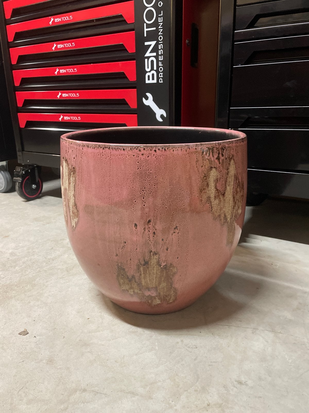 Grote roze bloempot met unieke textuur, Tuin en Terras, Ophalen, 40 cm of meer, Rond, Binnen