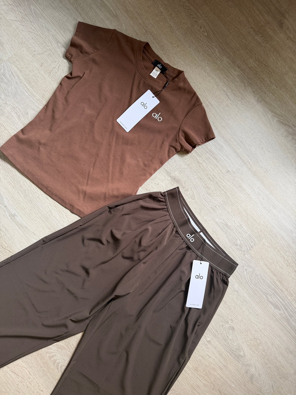 Alo yoga set, Kleding | Dames, Sportkleding, Ophalen of Verzenden, Nieuw, Bruin