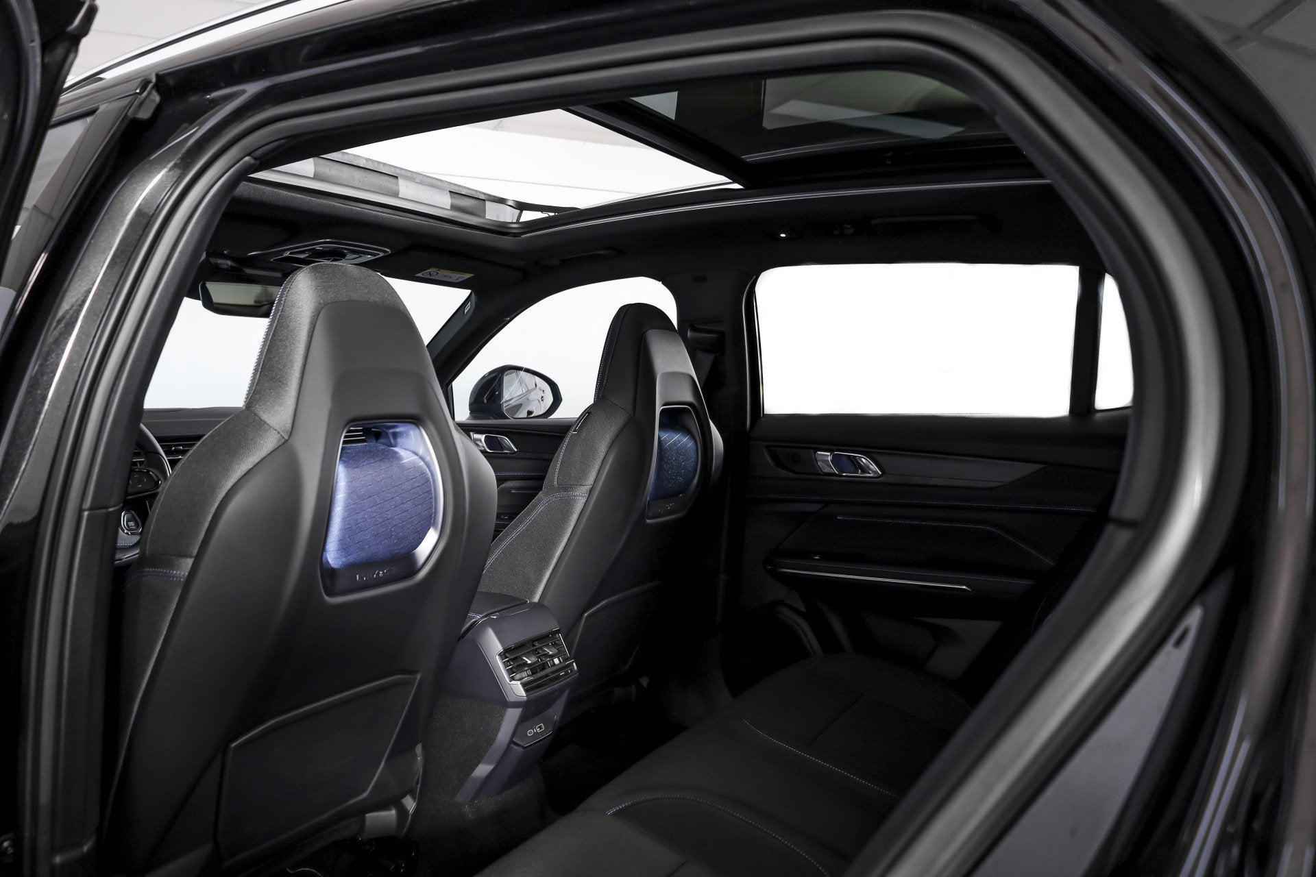 Foto 60 van Lynk & Co 01 1.5 PHEV 261PK MY23 | Blackpakket | Donkere hem
