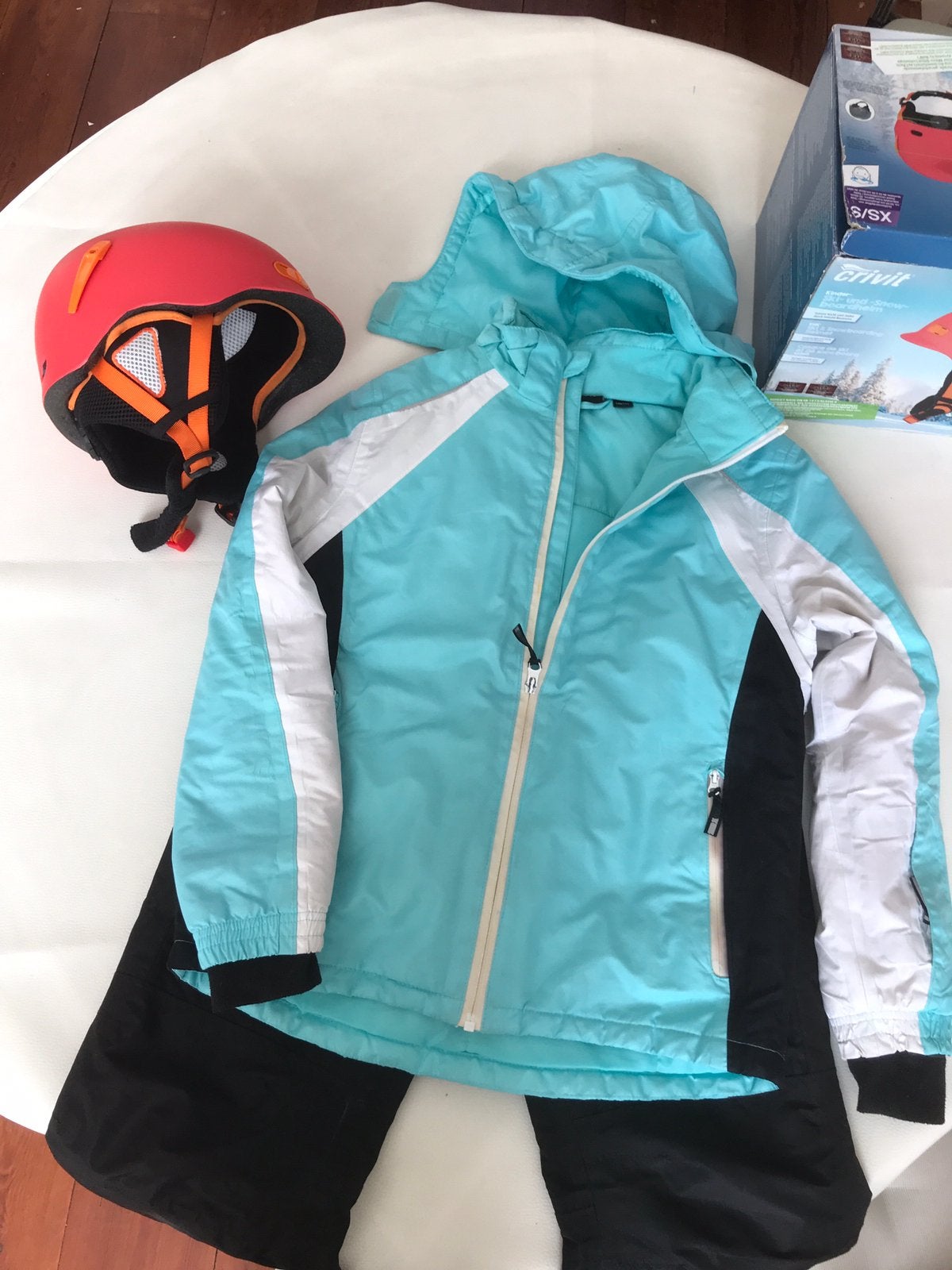 Wintersport kind, blauwe jas - zwarte broek - helm 146 / 152, Ophalen, Gedragen, Maat 34 (XS) of kleiner, Overige typen