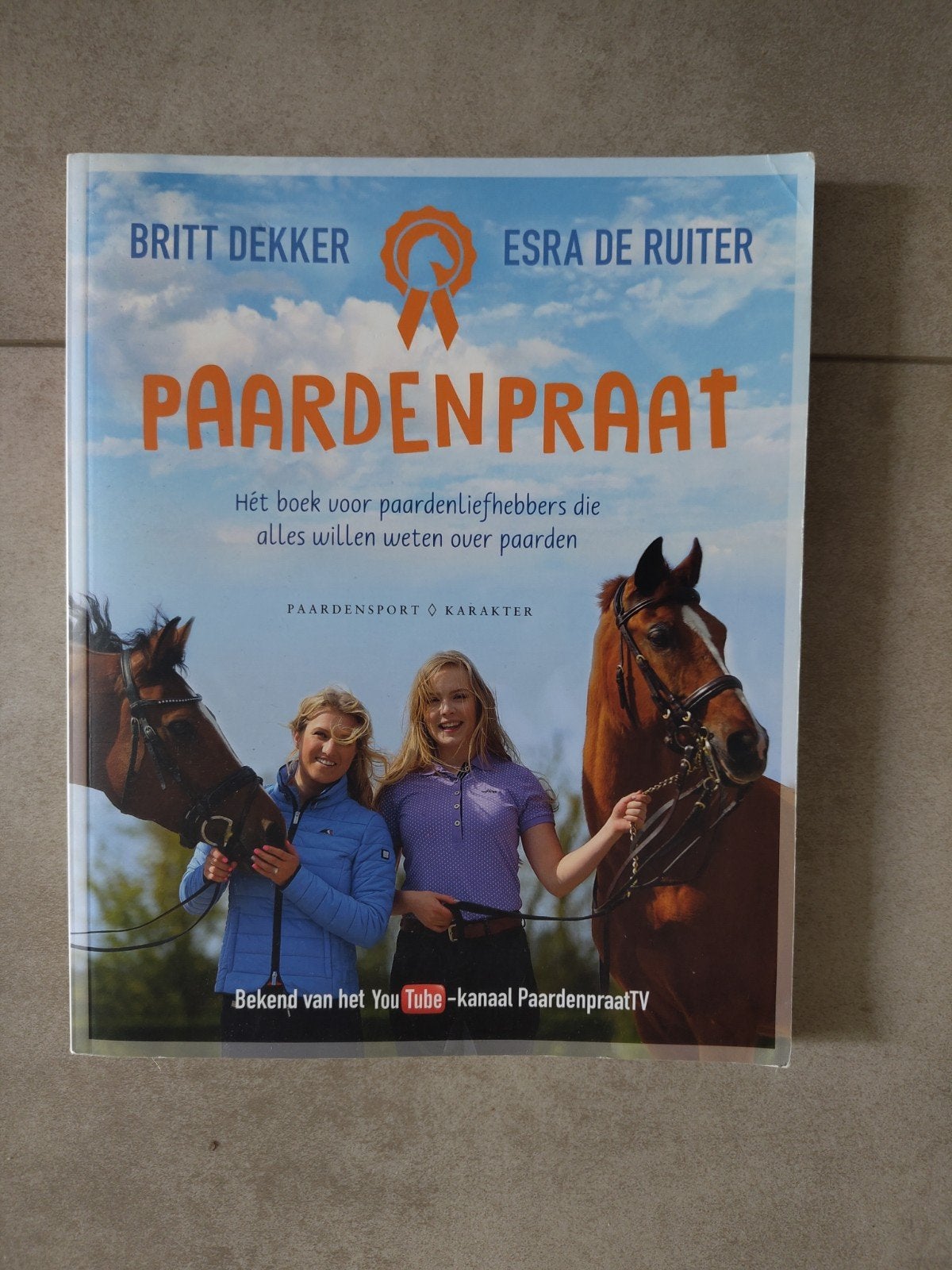 Paardenpraat: Hét boek voor paardenliefhebbers, Ophalen of Verzenden, Gelezen