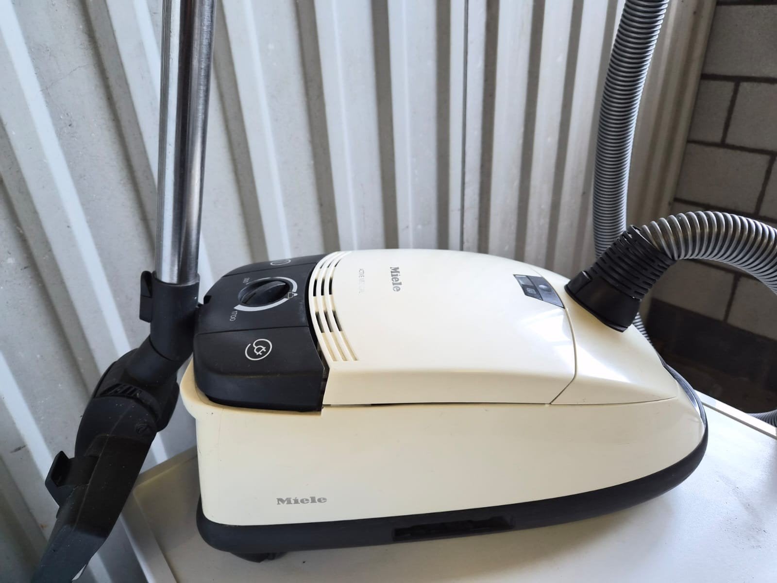 Miele stofzuiger 1700 watt - Goede staat, Witgoed en Apparatuur, Stofzuigers, Gebruikt, 1600 tot 2000 watt, Miele, Ophalen