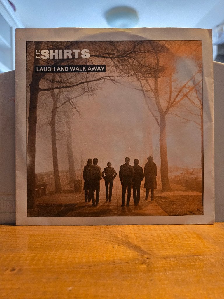 The Shirts - Laugh and walk away, 7 inch, Ophalen of Verzenden, Zo goed als nieuw, Pop