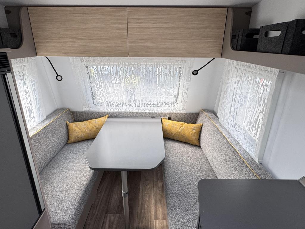 NEXT 381 Lichtgewicht - Stapelbed, Caravans en Kamperen, Caravans, Next, Standaardzit, Bedrijf, 4 tot 5 meter