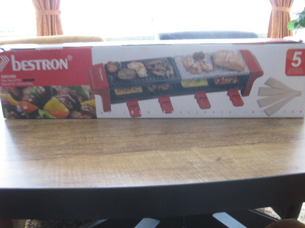 Bestron Raclette Grilplaat Arg 400 ( 4 pers ) nieuw in doos, Ophalen of Verzenden, Nieuw, Steengrill