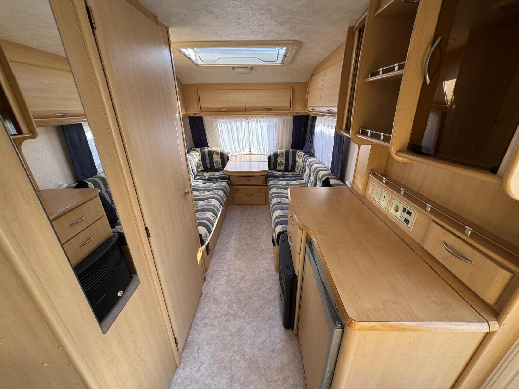 Foto 7 van HYLANDER AMBIANCE 410, ENKELEN BEDDEN, MOVER, VOORTENT