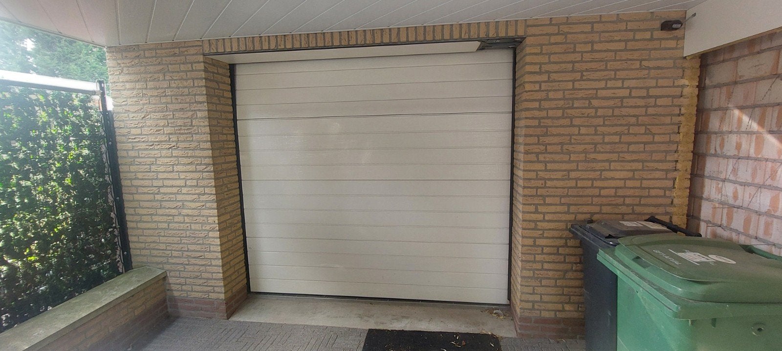 Sectionaaldeur elektrisch wit 251x222 (bxh) garagedeur, Doe-het-zelf en Verbouw, Deuren en Horren, Ophalen, Gebruikt, Garagedeur