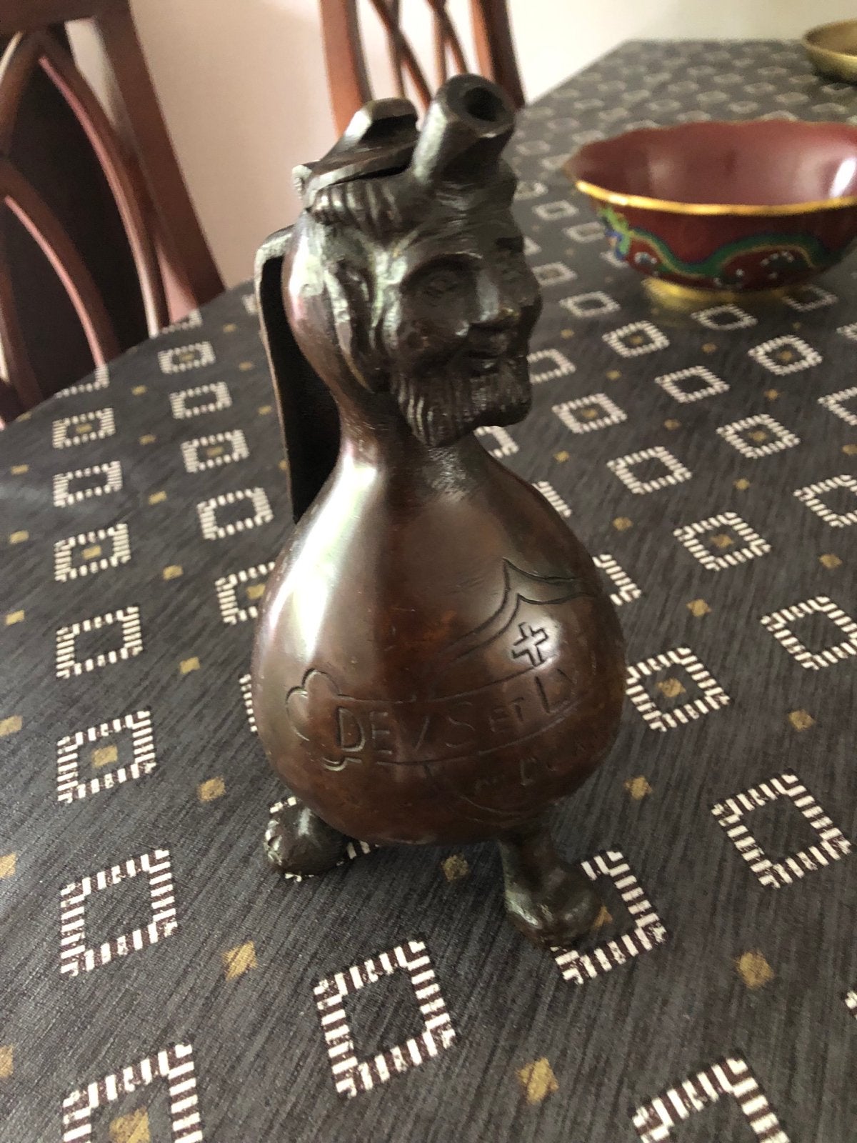 Antieke Bronzen Kruik met Gezicht en Inscriptie, Ophalen of Verzenden, Brons