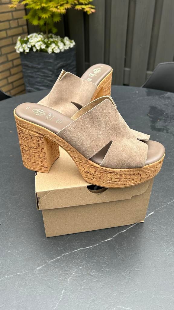 Nieuwe Desa Clogs, Beige, Nieuw, Sandalen of Muiltjes, Ophalen of Verzenden