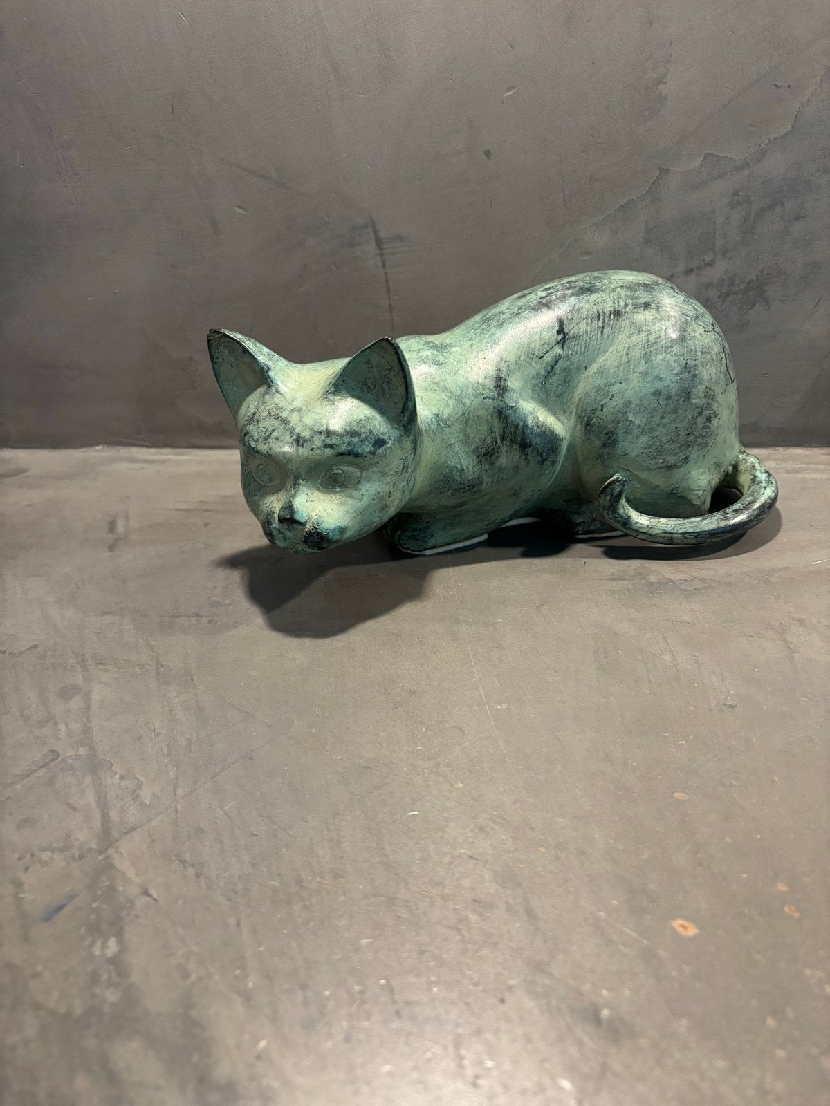Bronzen kattenbeeldje met patina, Ophalen, Minder dan 20 cm, Beeld, Groen