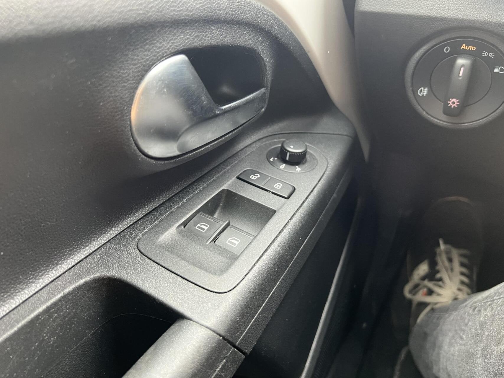 Foto 10 van Volkswagen Up! 1.0 5DRS 2016 Wit | Airco |