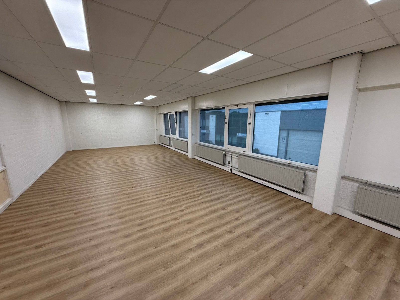 Kantoor ruimte unit te huur met keuken, Kantoorruimte