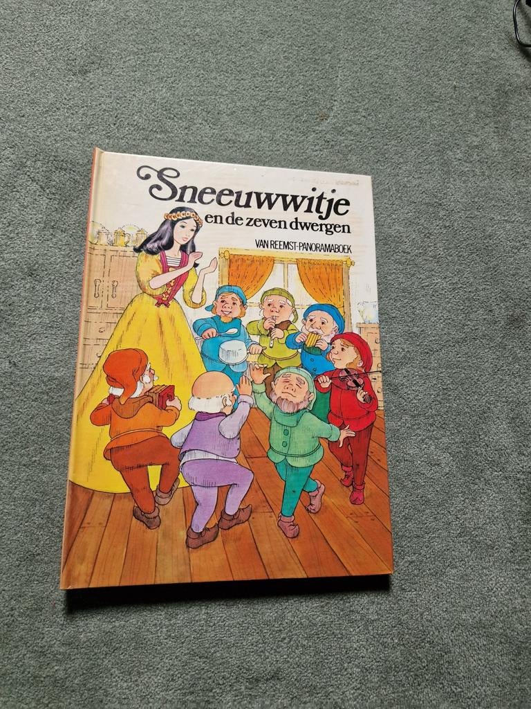 Sneeuwwitje en de zeven dwergen - Panorama boek, Boeken, Ophalen of Verzenden, Gelezen, Gebroeders Grimm