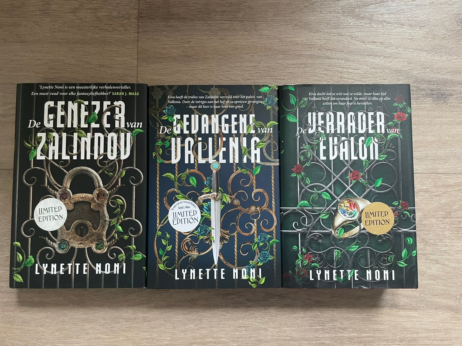 De genezer van Zalindov trilogie van Lynette Noni LE, Ophalen of Verzenden, Zo goed als nieuw