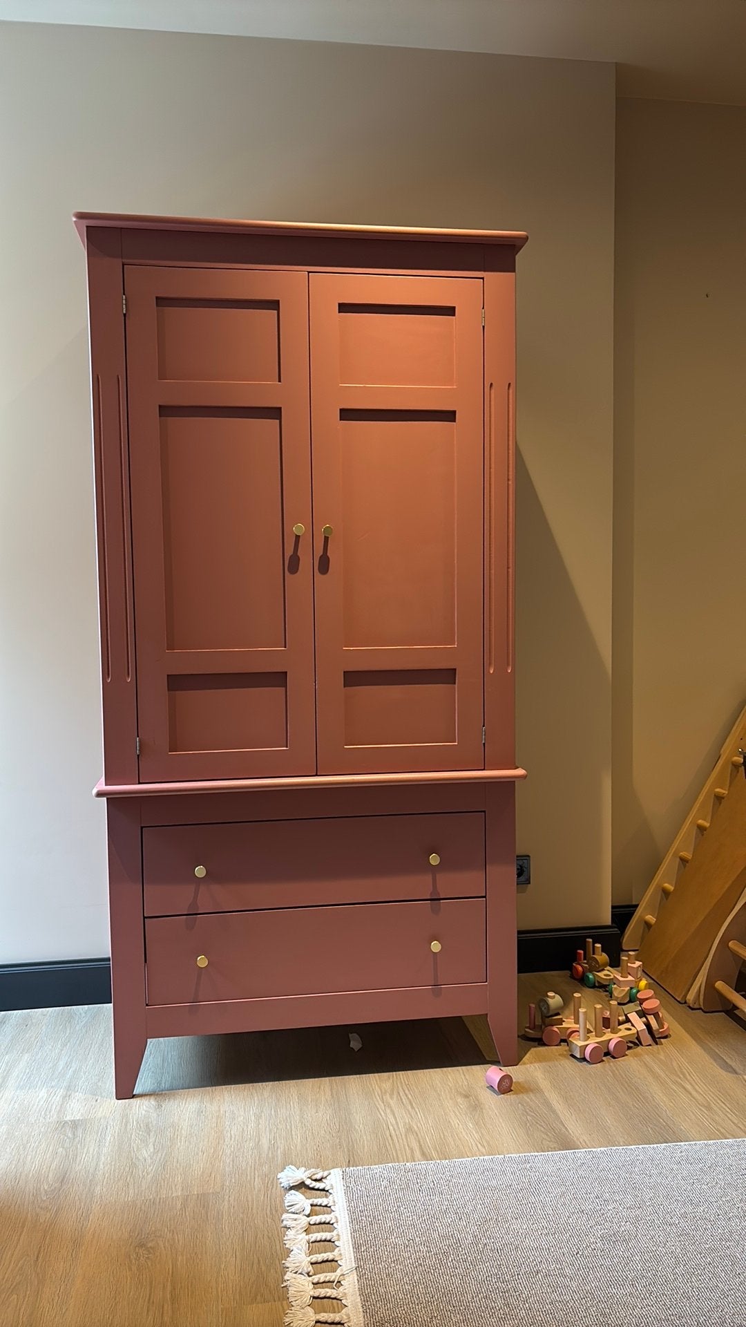 Foto 7 van Vintage commode + kledingkast met messing knoppen Uniques