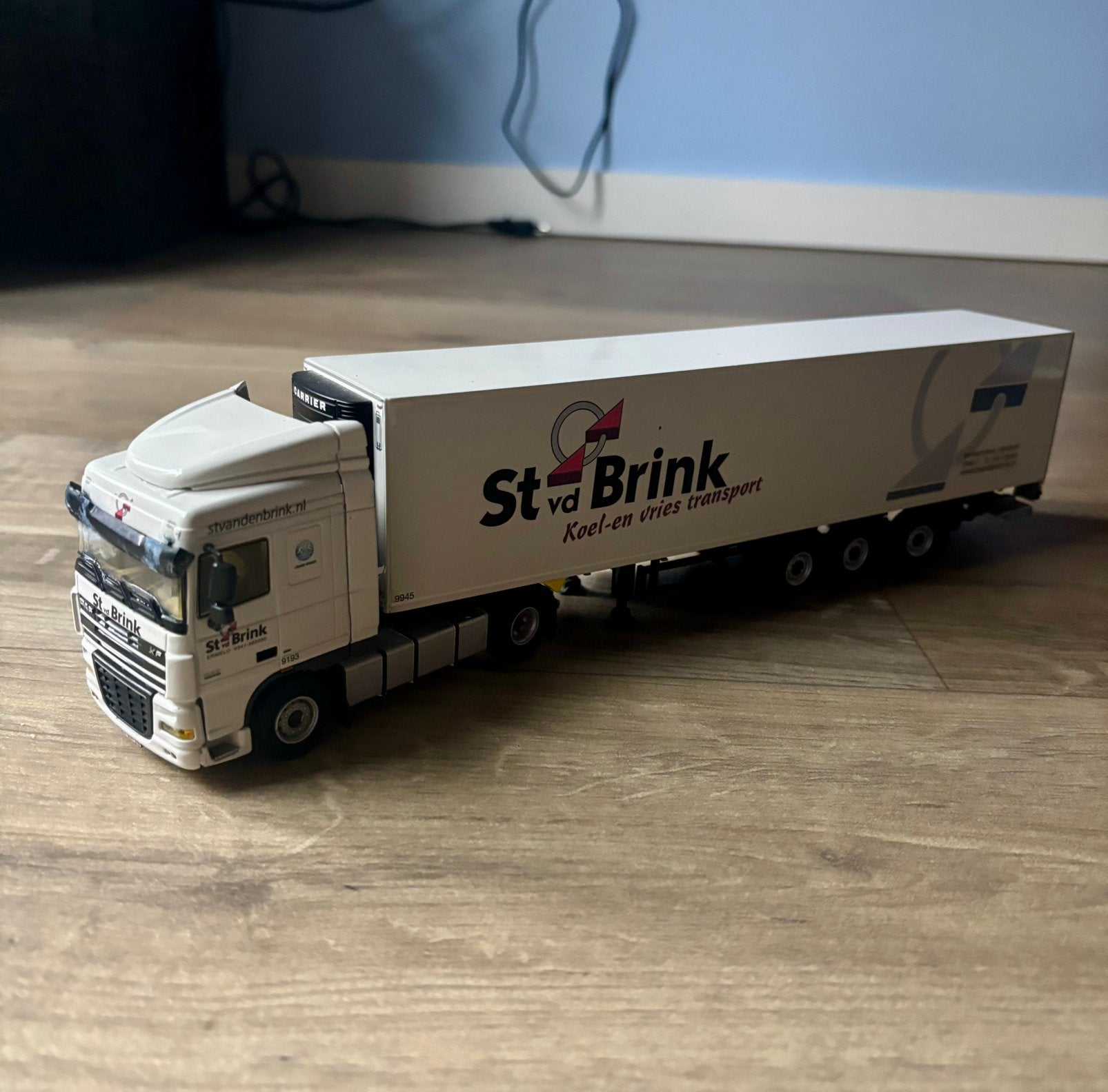 St vd Brink DAF XF105 met koel-en vries trailer, Hobby en Vrije tijd, Modelauto's | 1:50, Ophalen of Verzenden, Gebruikt, Bus of Vrachtwagen