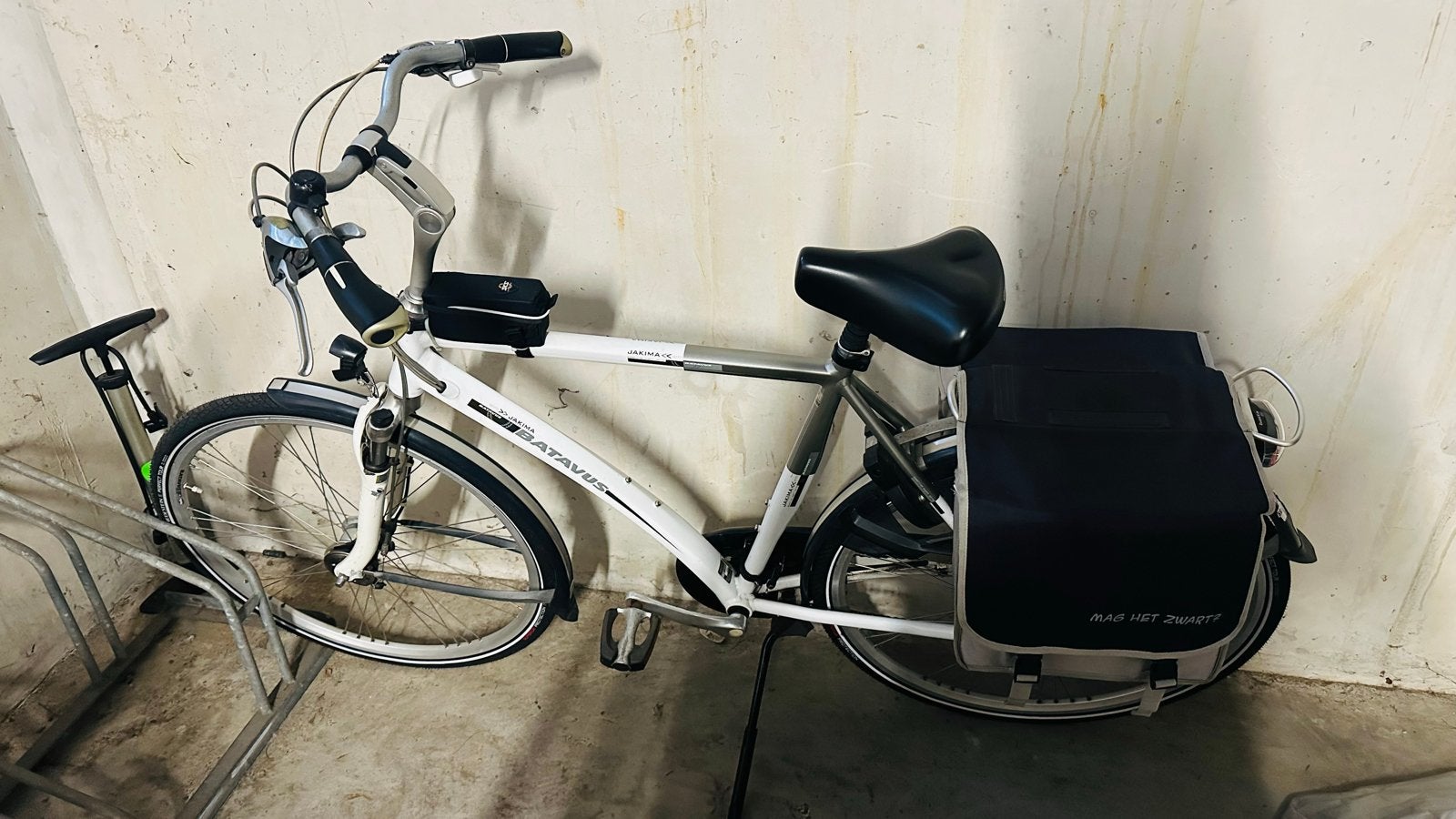 Batavus stadsfiets met versnellingen en fietstassen, Fietsen en Brommers, Fietsen | Dames | Damesfietsen, Ophalen, Velgrem, Versnellingen