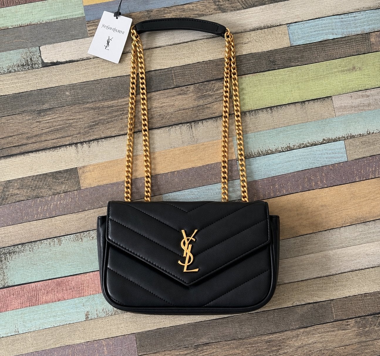 YSL Zwarte Schoudertas met Gouden Logo en Kettingriem, Ophalen of Verzenden, Nieuw, Zwart, Schoudertasje