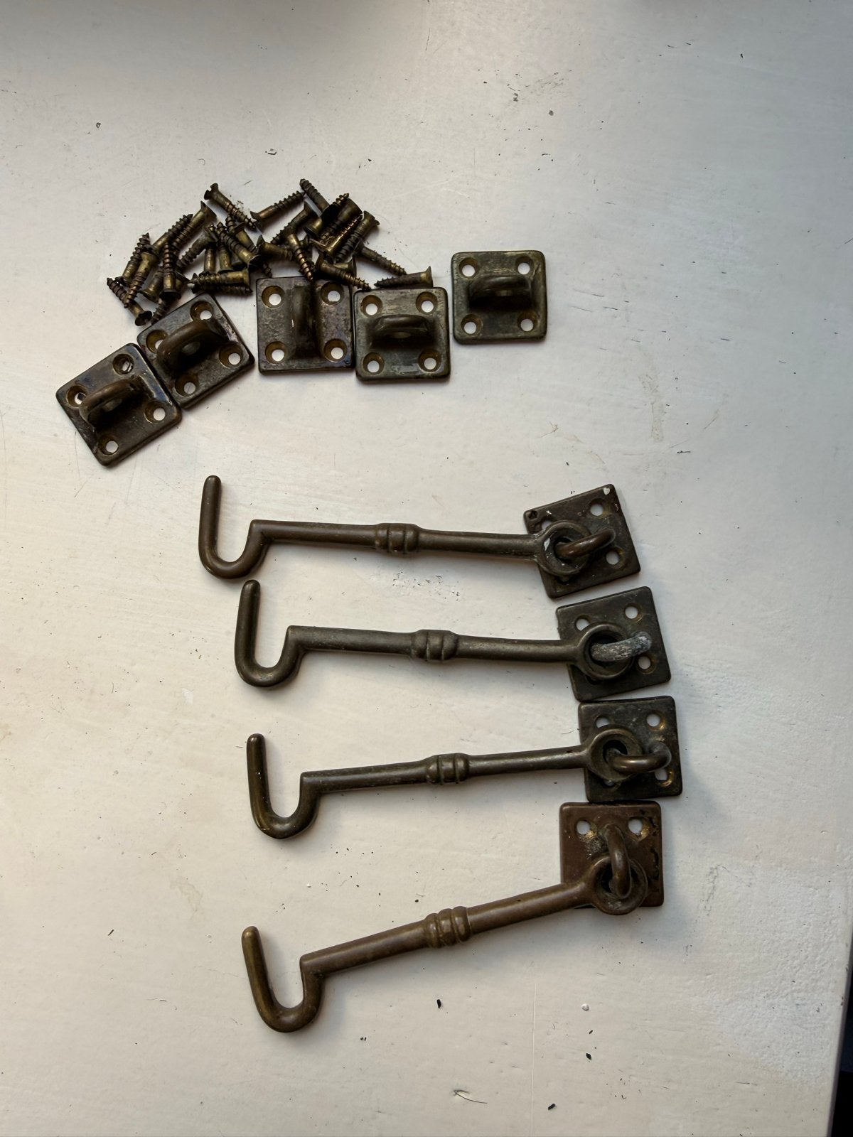 4 Antieke Raamhaakjes met Originele Schroefjes, Ophalen of Verzenden