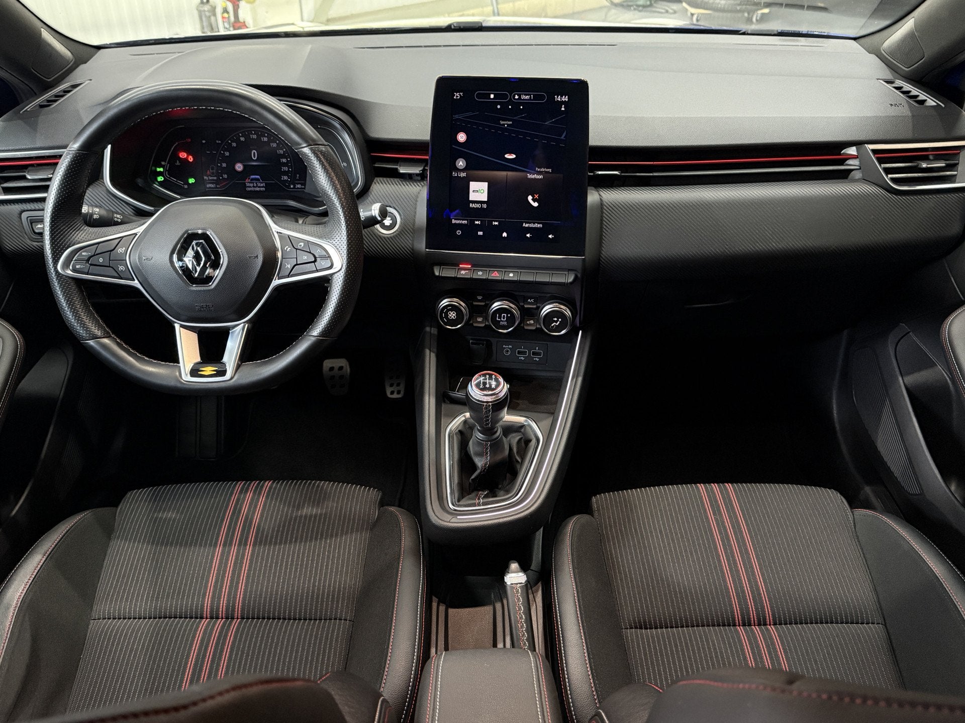 Renault Clio 1.0 TCe R.S. Line | Groot Navi | 17 " | Camera, Auto's, Renault, Voorwielaandrijving, 101 pk, Gebruikt, Zwart