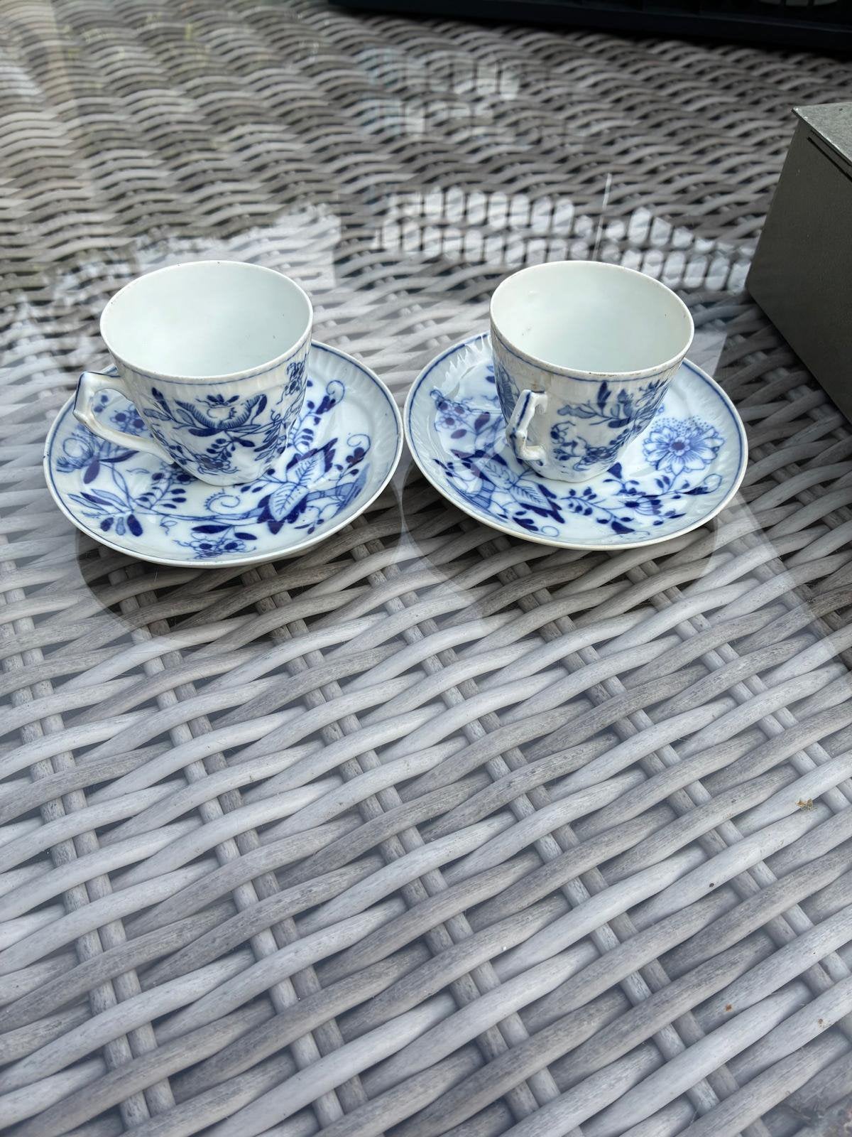 2 x Louis Regout Zwiebelmuster koffiekop met schotel, Antiek en Kunst, Ophalen