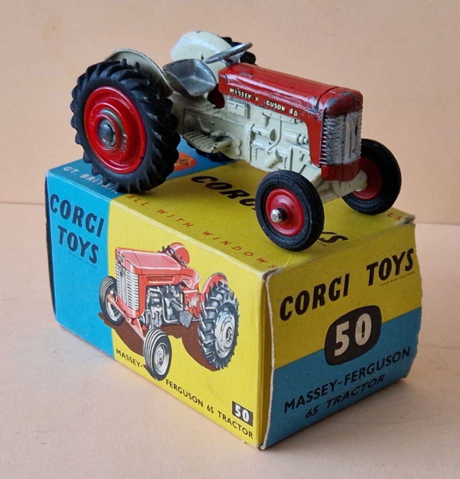 Corgi Toys (50) Massey-Ferguson 65 Tractor MOOi DOOSJE!, Verzenden, Gebruikt, Tractor of Landbouw, Corgi